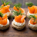 Assortiment belegde broodrondjes