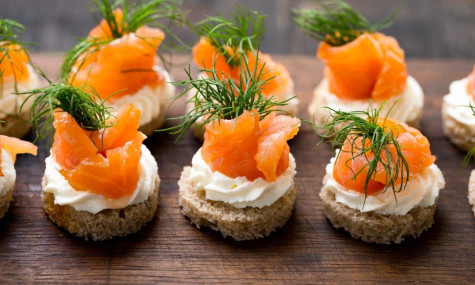 Assortiment belegde broodrondjes