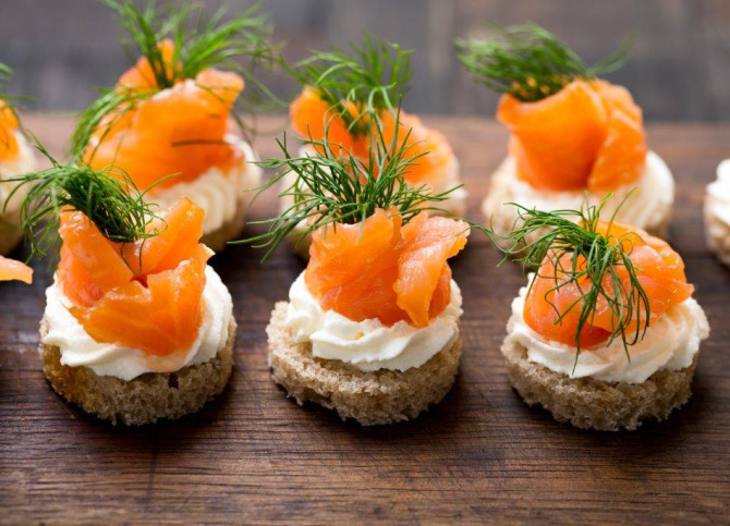 Assortiment belegde broodrondjes